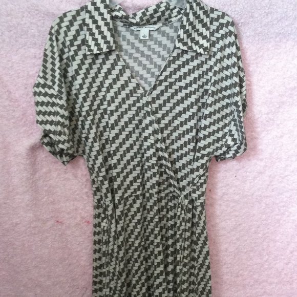 Banana Republic Dresses & Skirts - tea length Bananna Republic dress